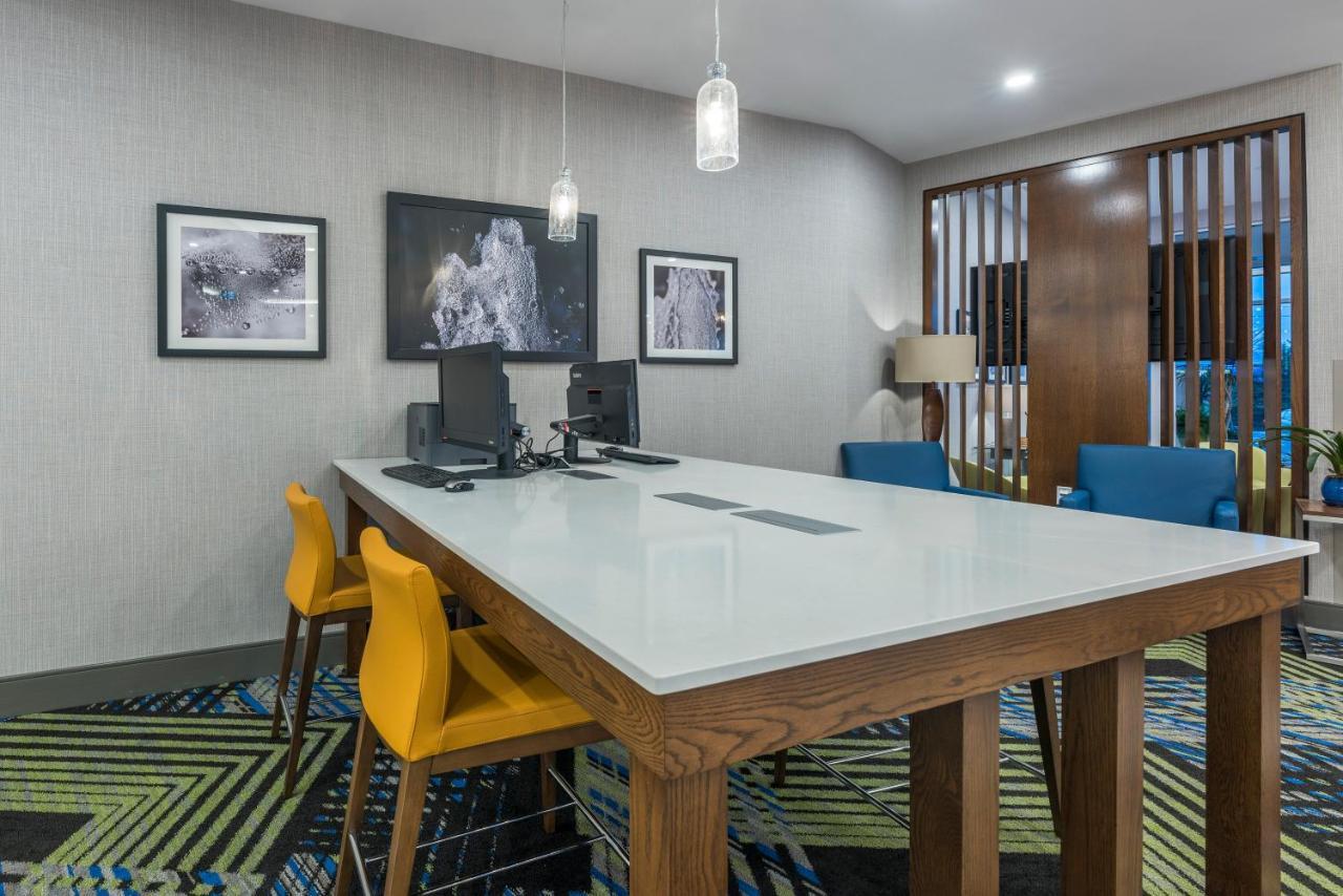 Holiday Inn Express & Suites Moncton By Ihg Esterno foto